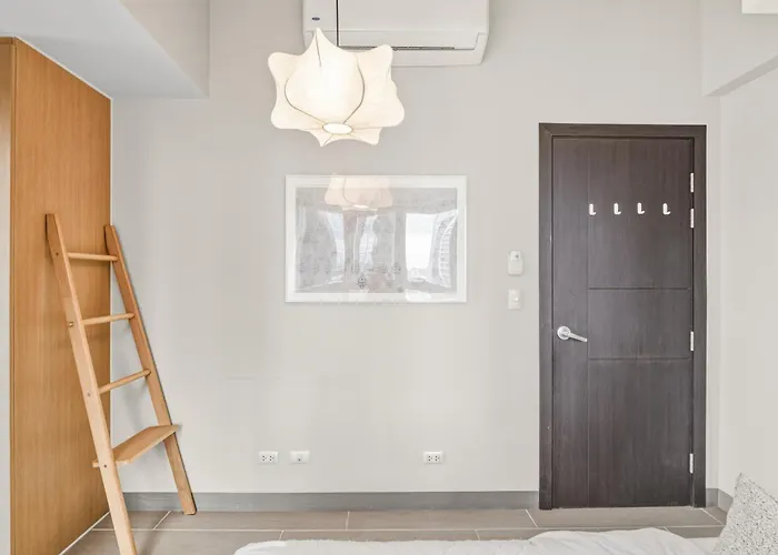 Velour Elegance French 3br Uptown Parksuits Bgc With Dryer Apartment Manila