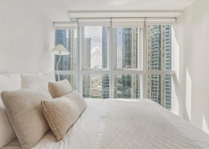 Velour Elegance French 3br Uptown Parksuits Bgc With Dryer * Manila
