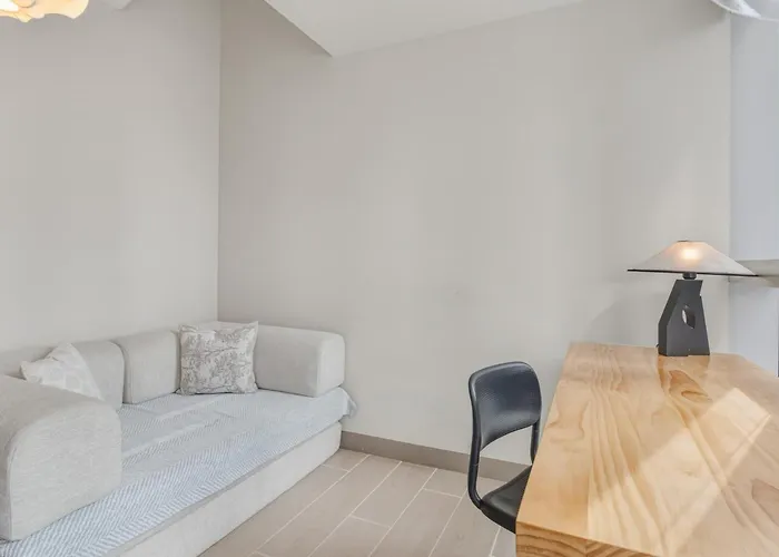 Velour Elegance French 3br Uptown Parksuits Bgc With Dryer Apartment *